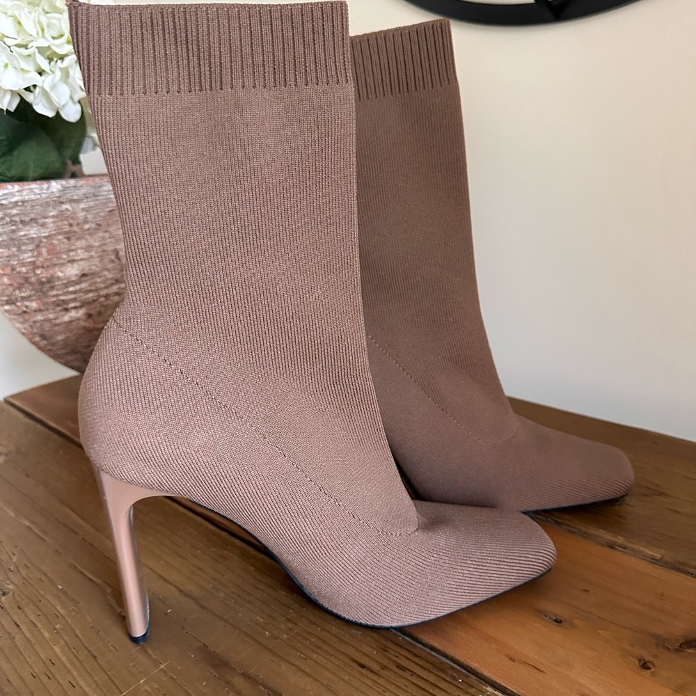 Sexy Zara sock boots - never worn - sold out